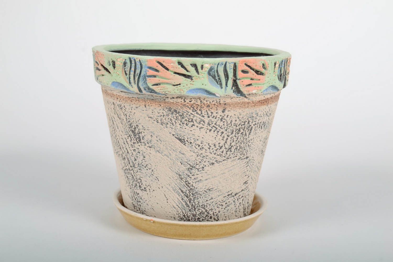Vaso de cerâmica para flores feito à mão foto 1