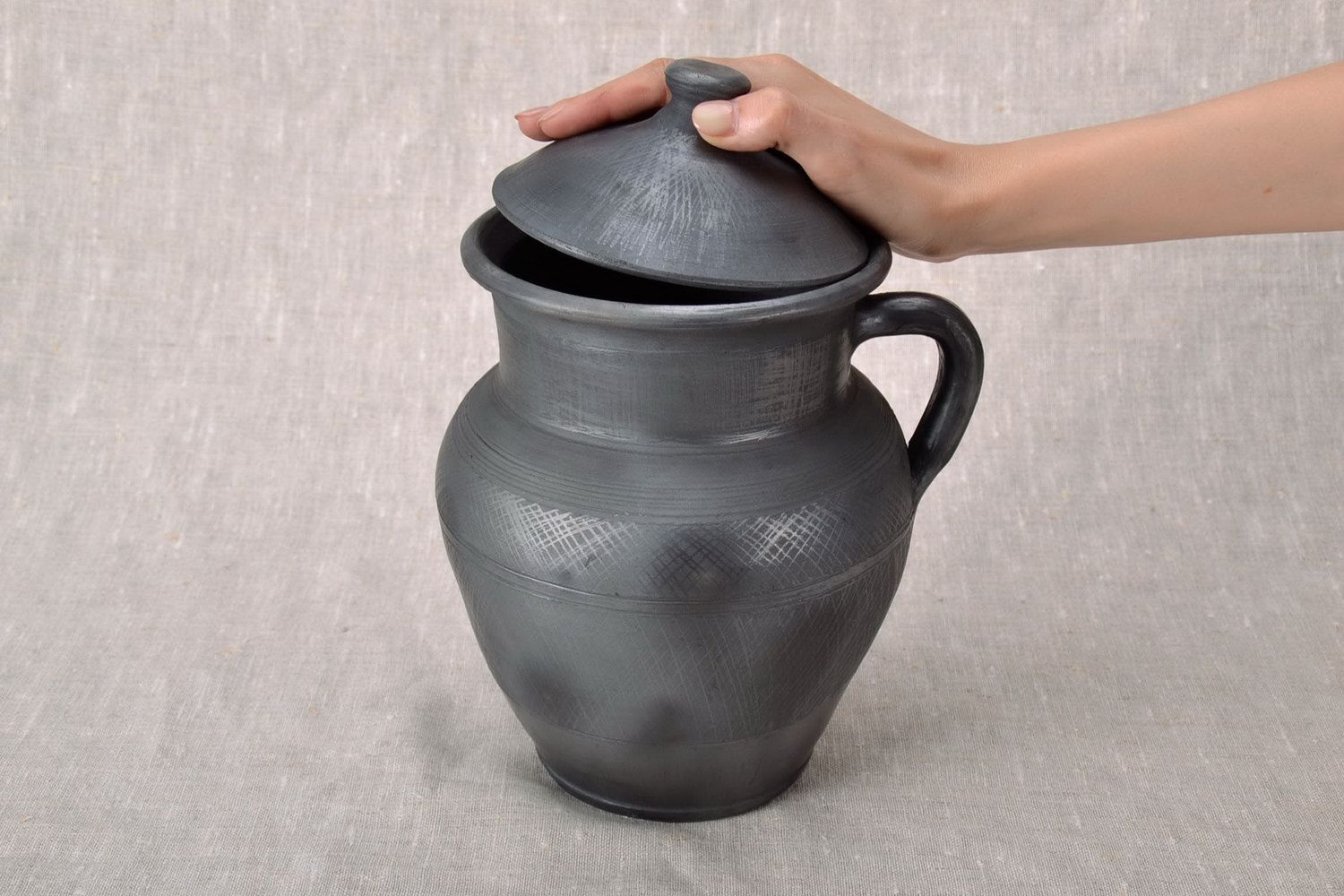 60 oz ceramic milk jug with handle and lid in black color 2,5 lb photo 5
