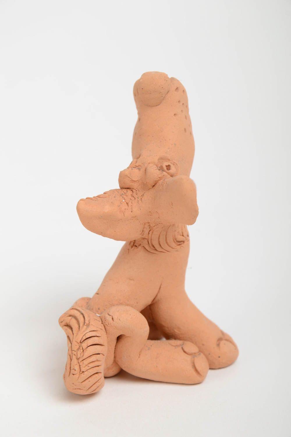 Keramische Statuette Hund aus Ton lustig interessant grell handgeschaffen schön foto 3