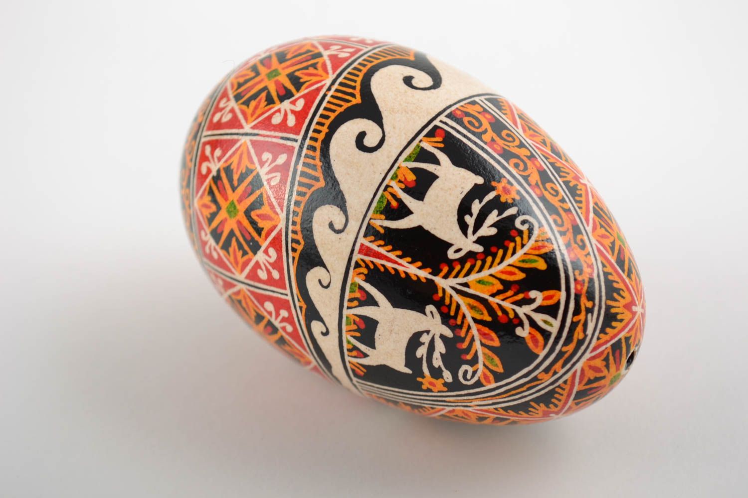 Писанка на гусином яйце красивая цветная для подарка на Пасху ручной работы фото 3