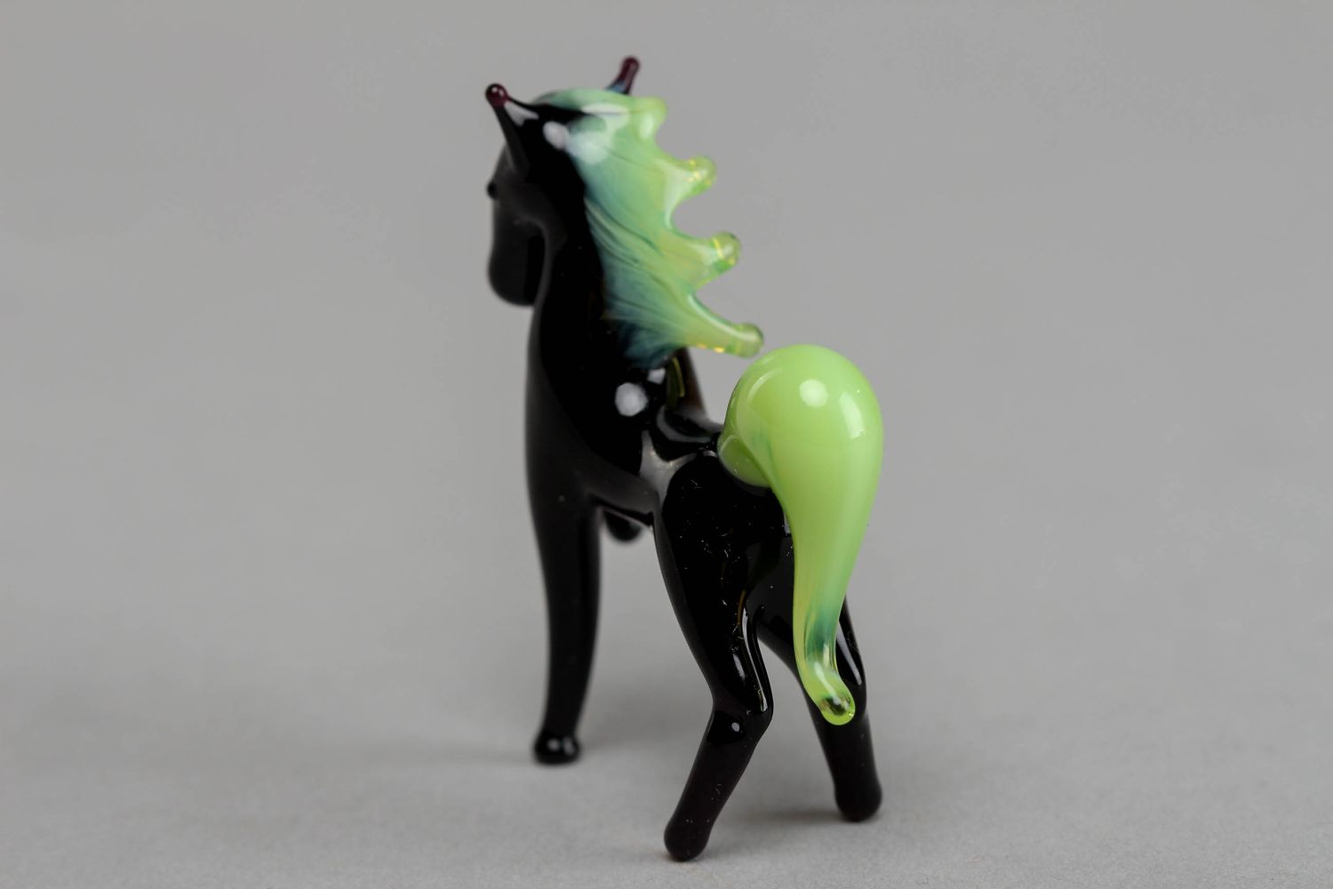 Handgemachte Lampwork Figur aus Glas Dunkles Pferd foto 2
