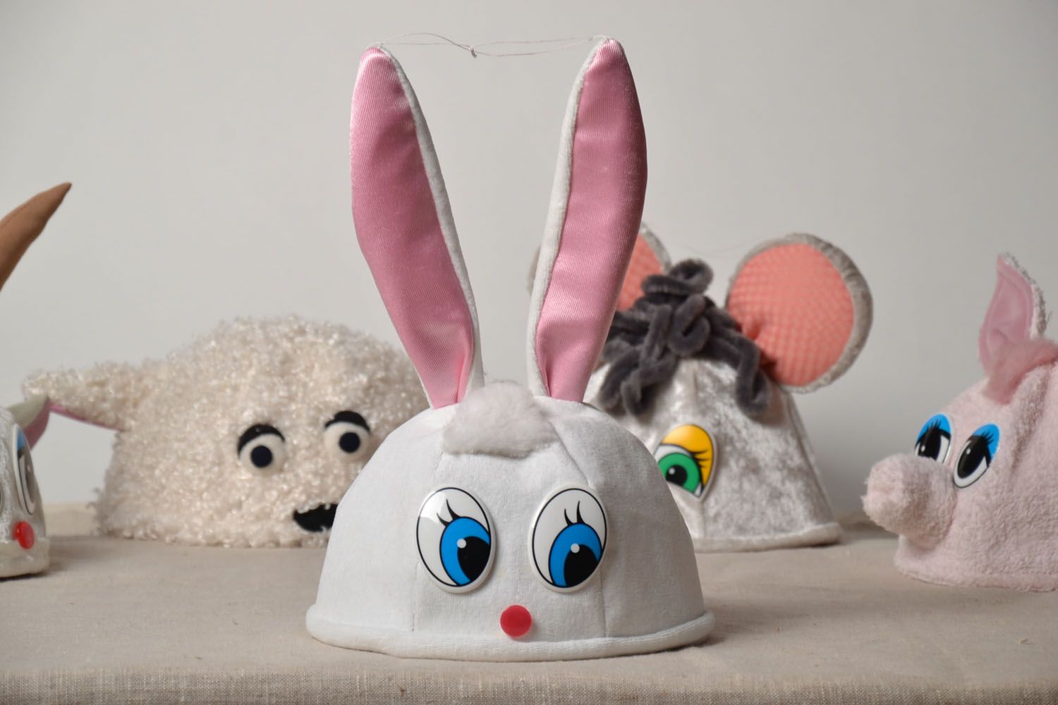 Cappello con orecchie di carnevale fatto a mano accessorio divertente da bambini foto 1