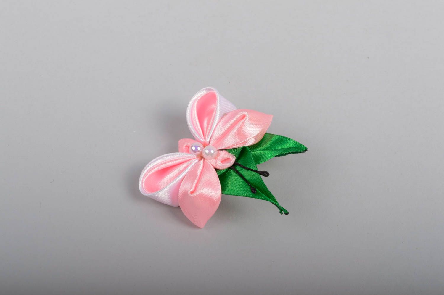 Нарядное украшение ручной работы розовая заколка с цветком аксессуар для волос фото 2