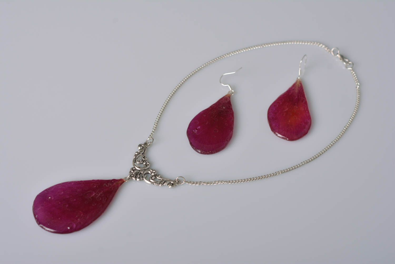Conjunto de joyas accesorios femeninos hechos a mano pendientes y colgante foto 1