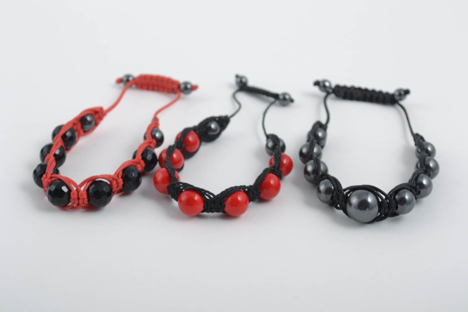 Bracelets en pierres Bijoux fait main Accessoires femme rouges noirs 3 pièces photo 4