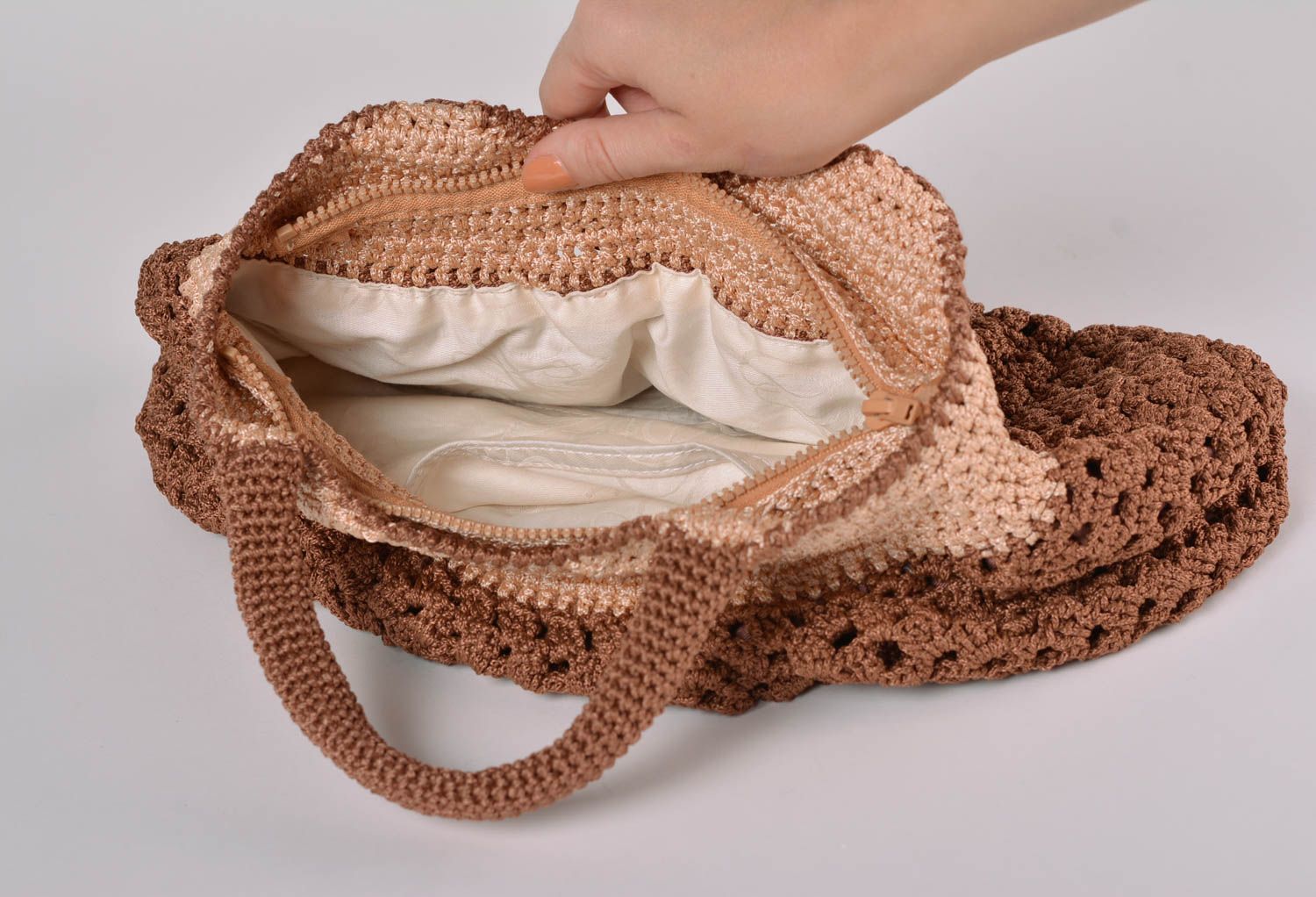 Sac à main tricoté au crochet couleur brun beige avec doublure pour femmes photo 4