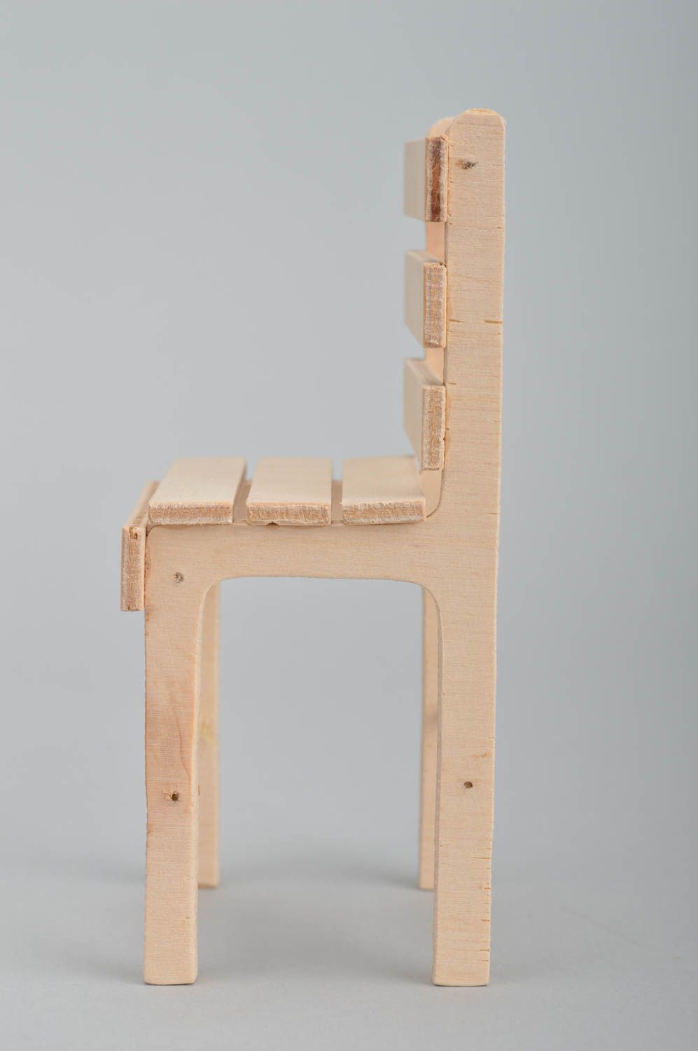 Kleiner Spielzeug Stuhl für Puppen aus Holz handmade für Kinder ab 3 Jahren foto 2