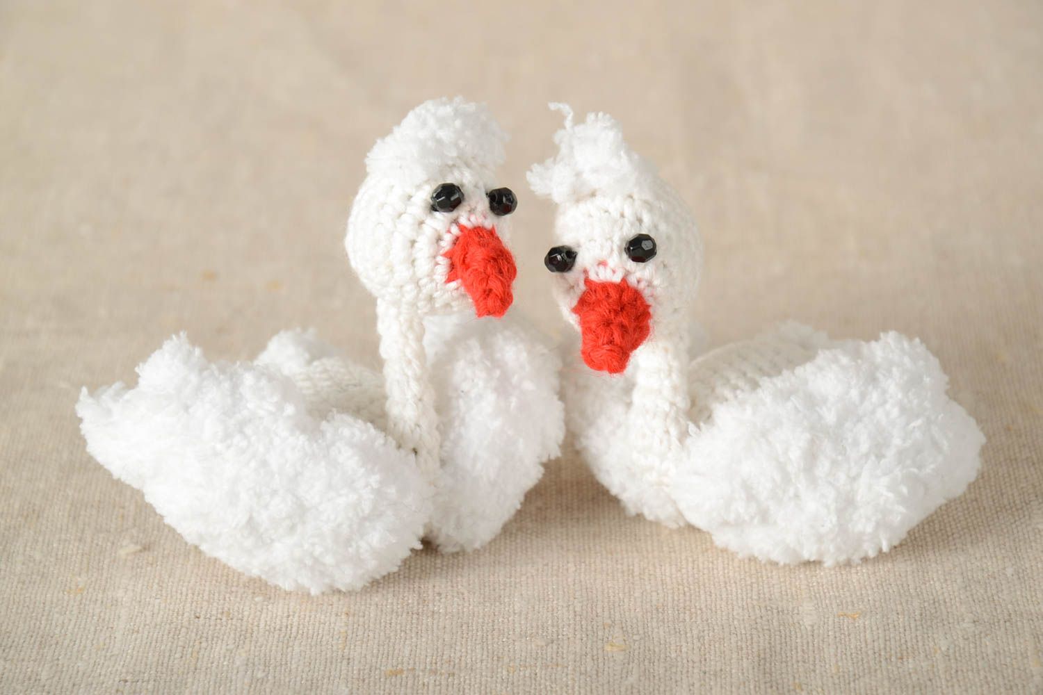 Petites peluches Jouets faits main Cygnes blancs coton au crochet Cadeau enfant photo 1