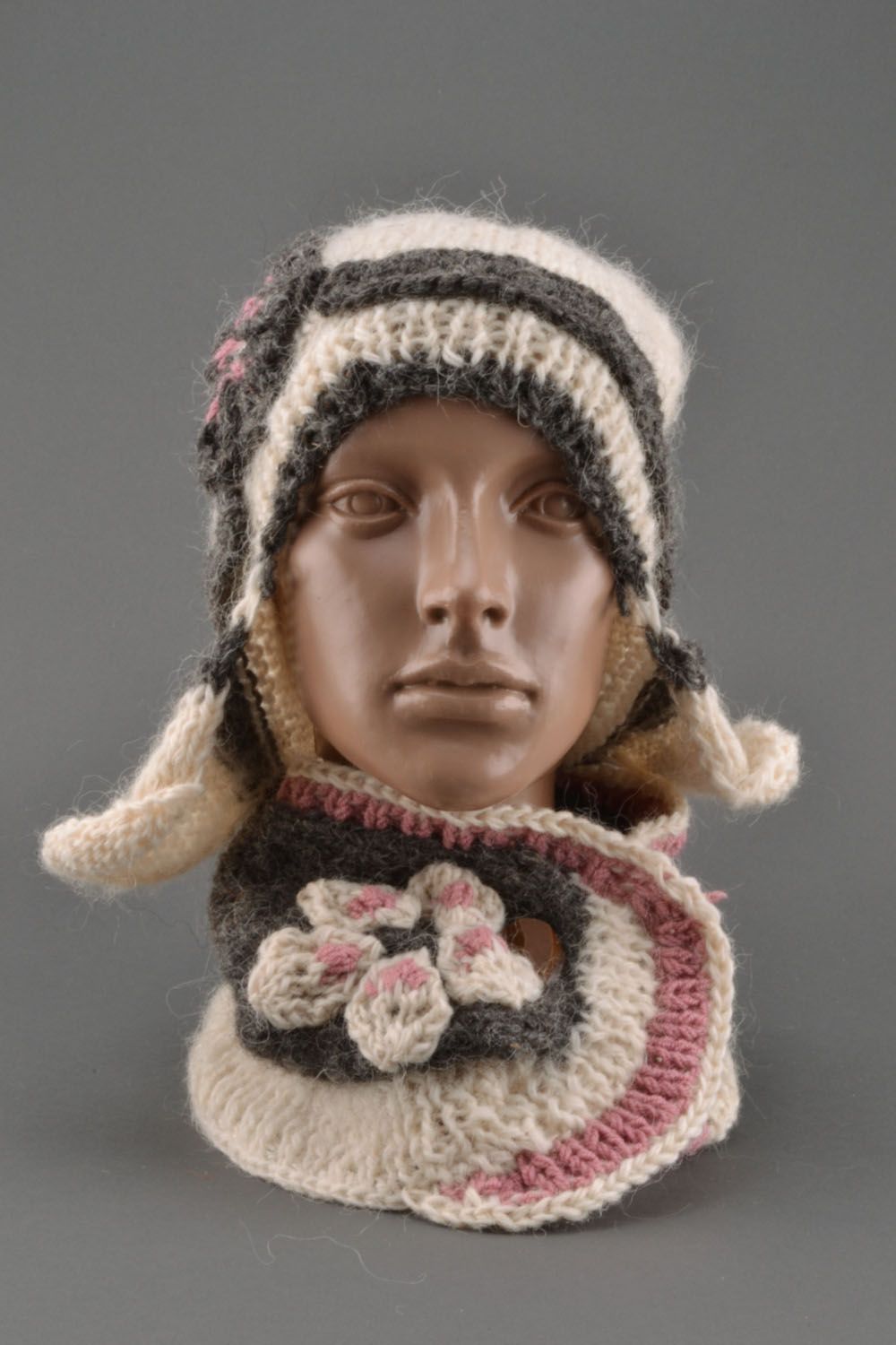 Hand knit woolen scarf and hat photo 1