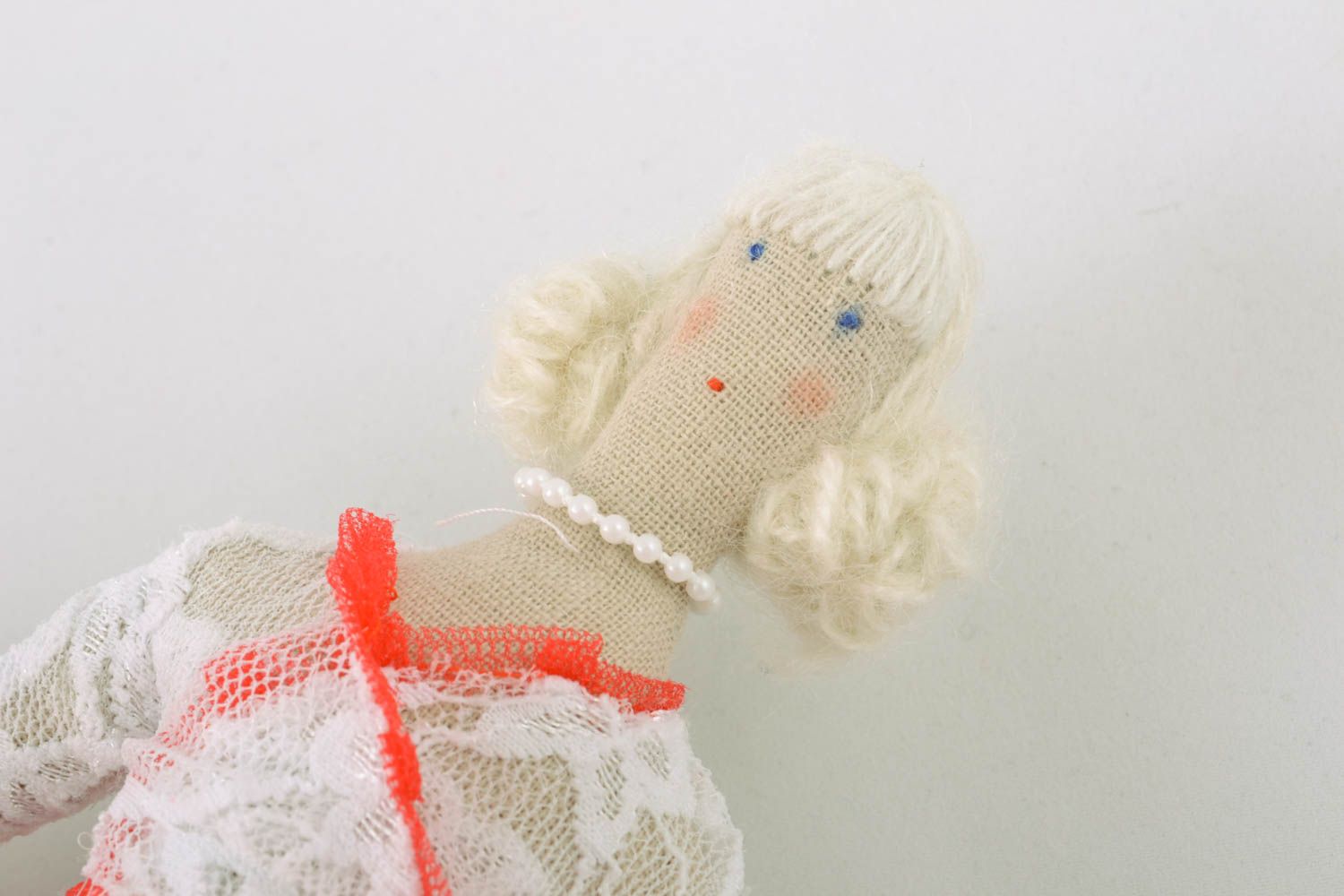 Авторская кукла в красивом платье  фото 3