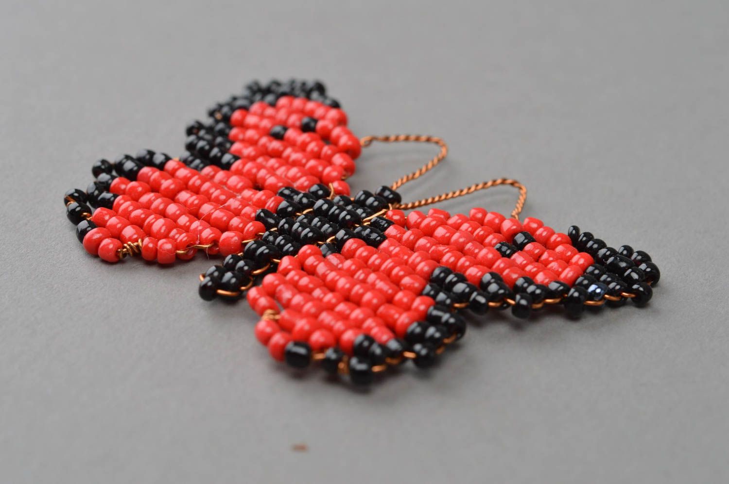 Magnet fait main petit décoratif original en forme de papillon noir rouge photo 3