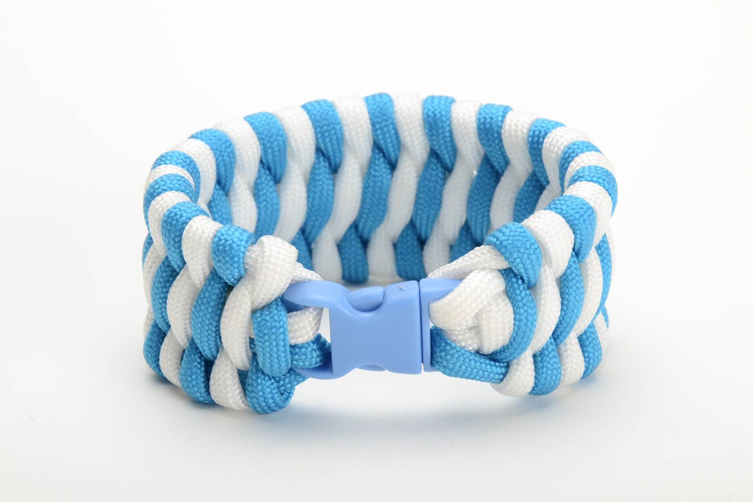 Плетеный браслет из американского шнурка паракорда выживания хэнд мэйд голубой фото 3