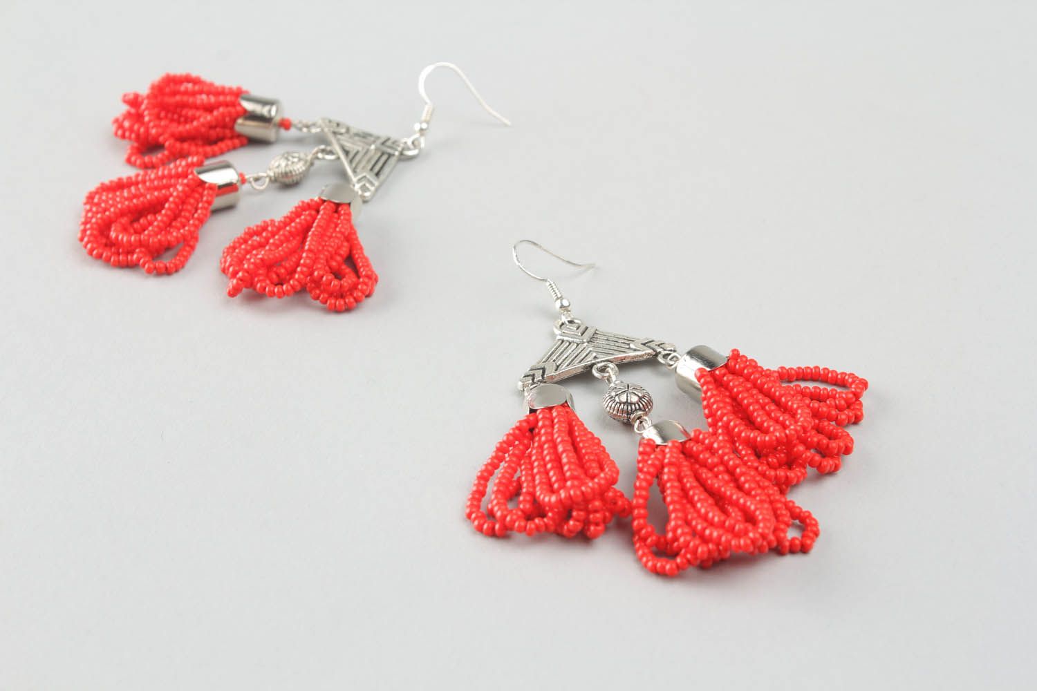 Red beaded earrings photo 1