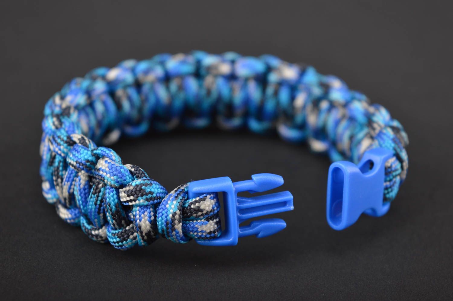Bracelet en paracorde fait main Bracelet de survie bleu Accessoire femme photo 4