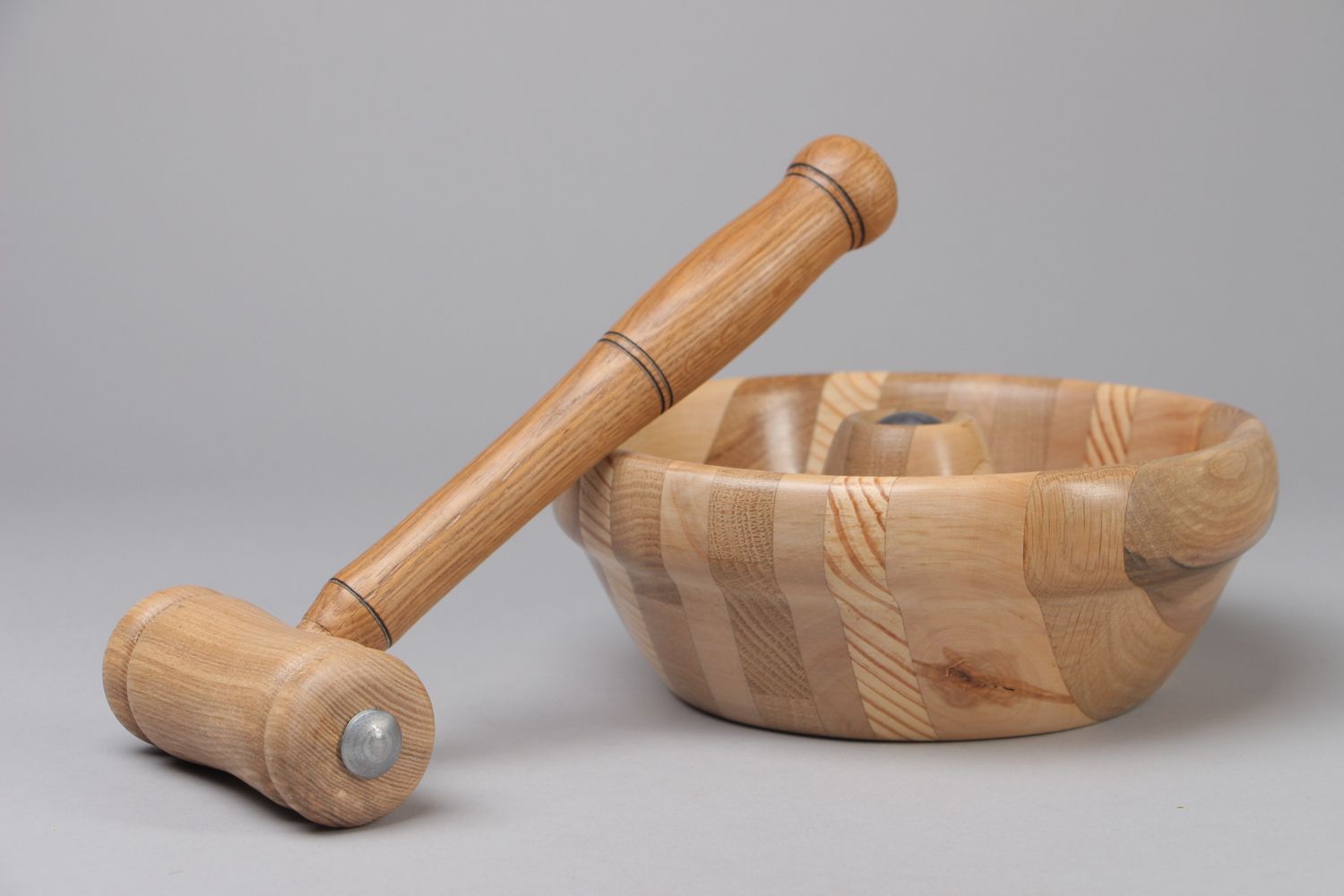 Casse-noix en bois avec bol faits main originaux photo 2