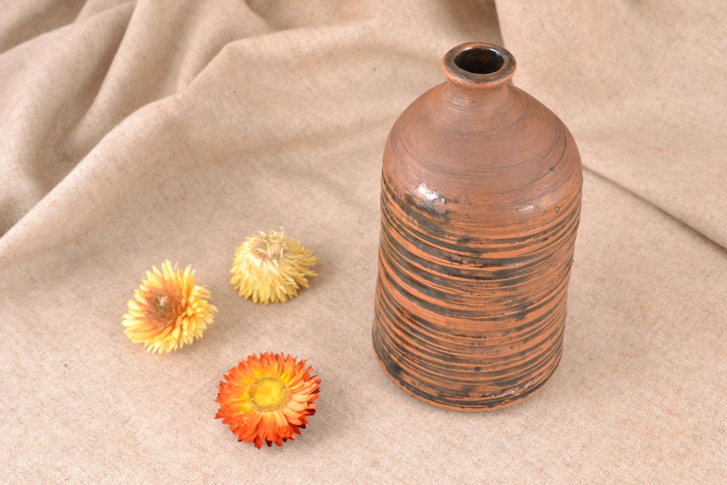 Vase en céramique marron technique de cuisson au lait ethnique fait main photo 1