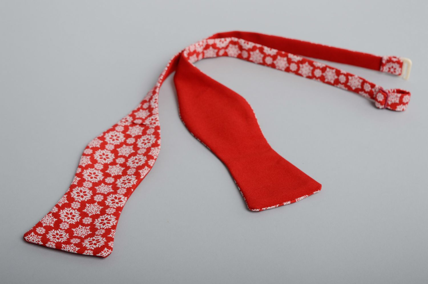 Corbata de lazo roja navideña foto 2