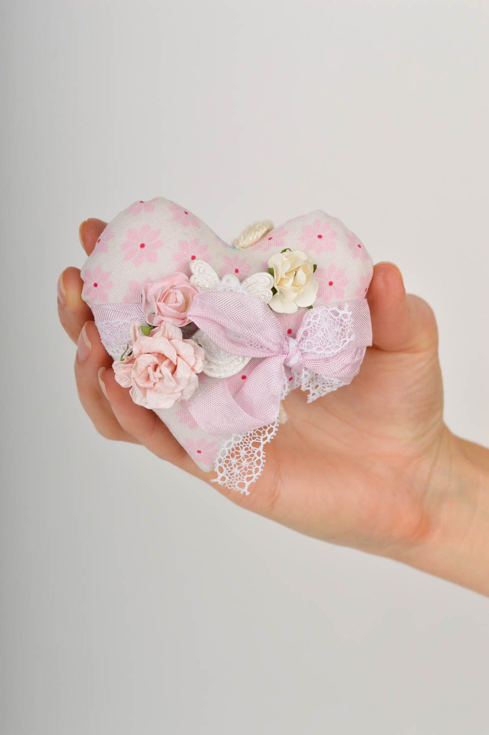 Coeur à suspendre Accessoire design fait main en tissu rose Déco maison photo 3