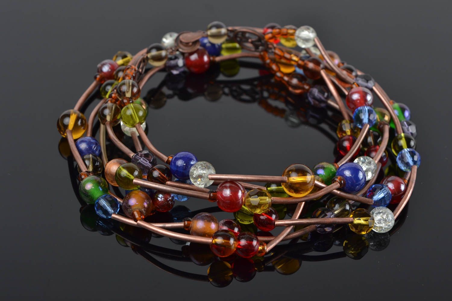 Длинное ожерелье из бисера и бусин разноцветное ручной работы в три ряда фото 1