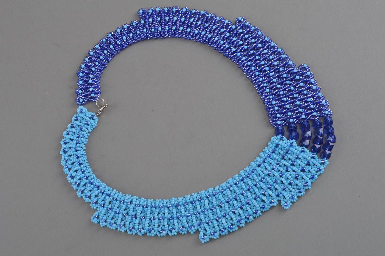 Collier en perles de rocaille et perles fantaisie fait main bleu clair photo 3