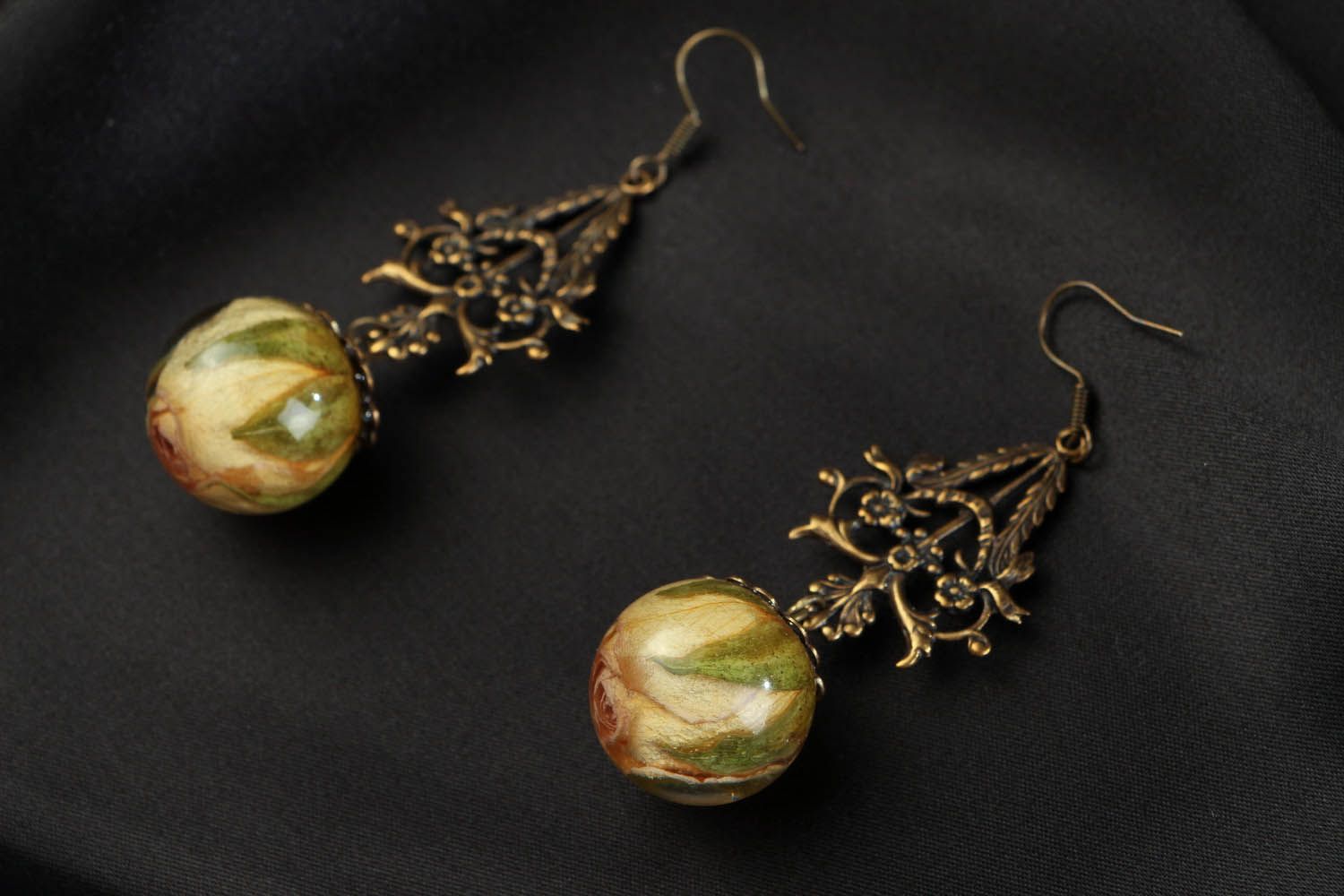 Earrings with rose buds in epoxy resin photo 1