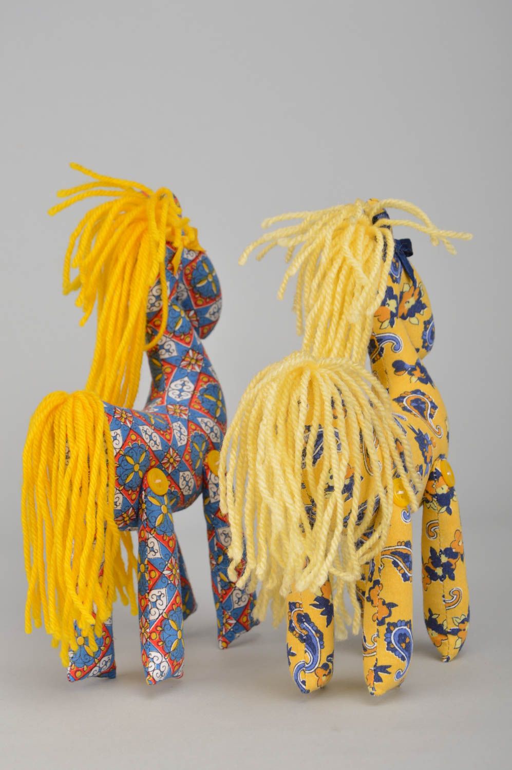 Ensemble de jouets en tissu chevaux bleu et jaune faits main 2 pièces décoration photo 4