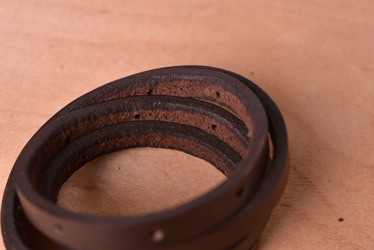 Кожаный браслет ручной работы украшение из кожи широкий браслет на руку фото 3