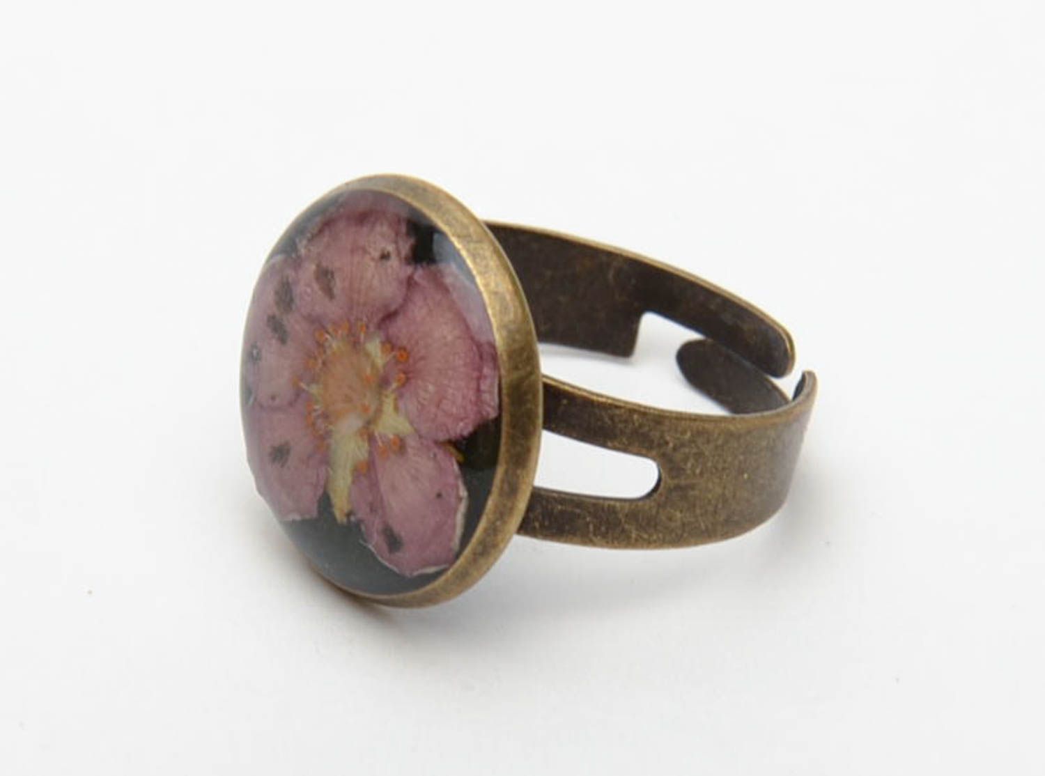 Handmade ring with natural flowers and epoxy resin photo 3