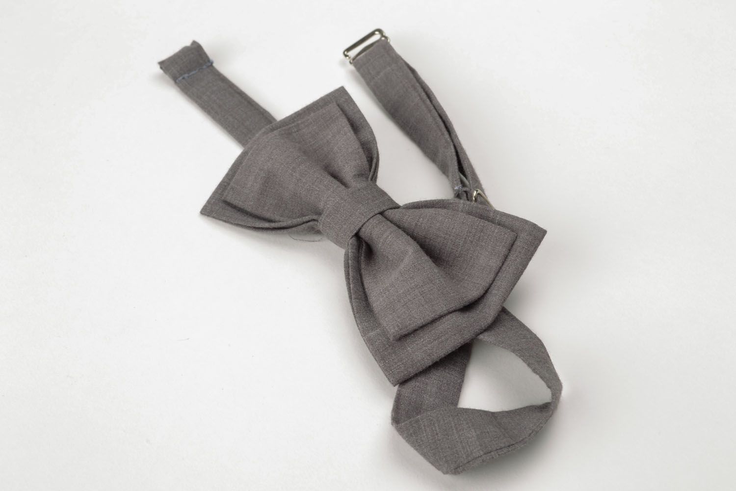 Gray bow tie photo 3