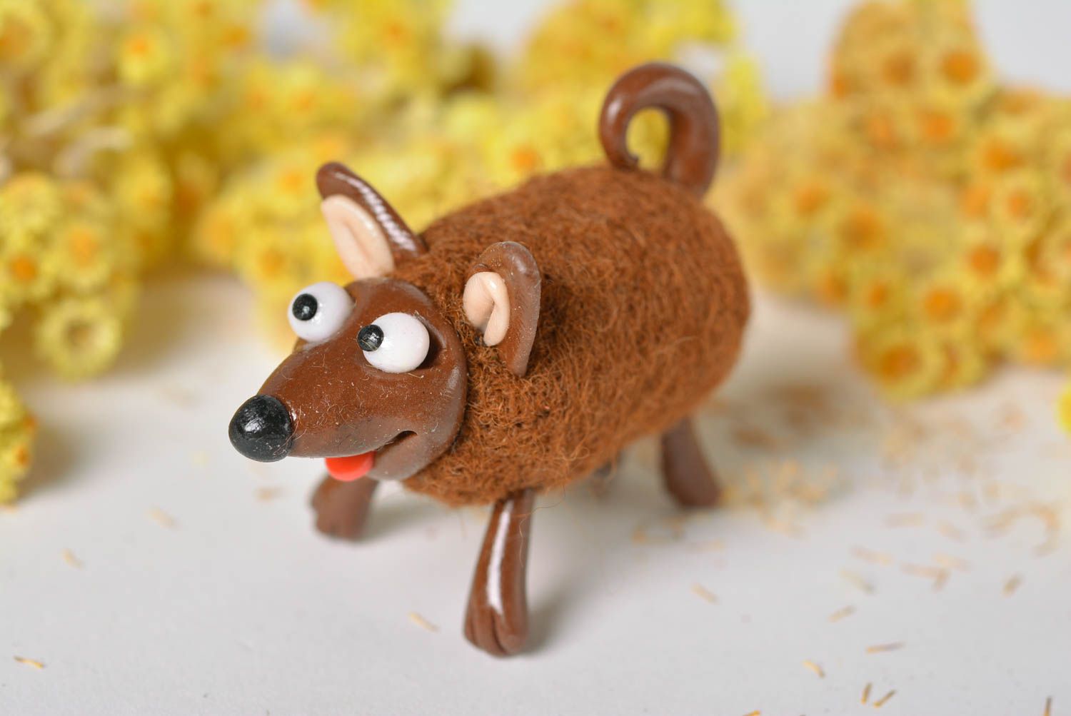 kleines Spielzeug handmade gefilzte Figur Spielzeug Hund originelle Geschenke foto 1