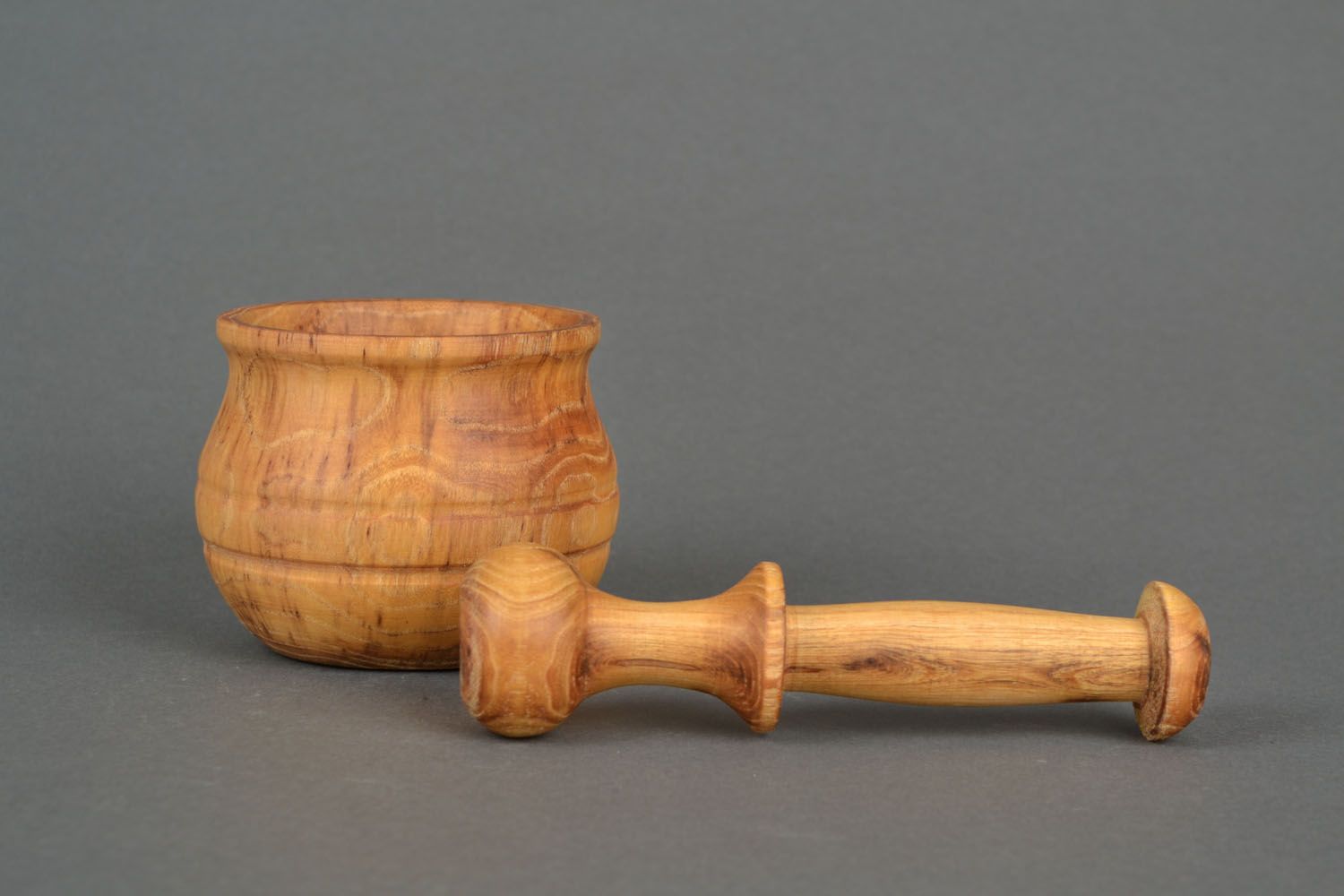 Wooden mortar and pestle for grinding spices photo 3