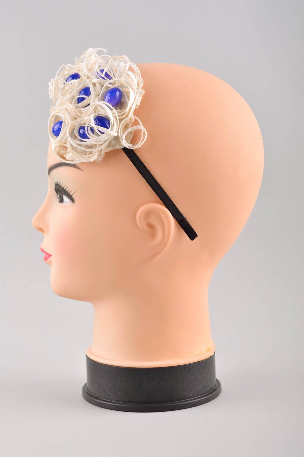 Serre-tête à fleurs fait main Accessoire coiffure blanc-bleu Cadeau femme photo 3