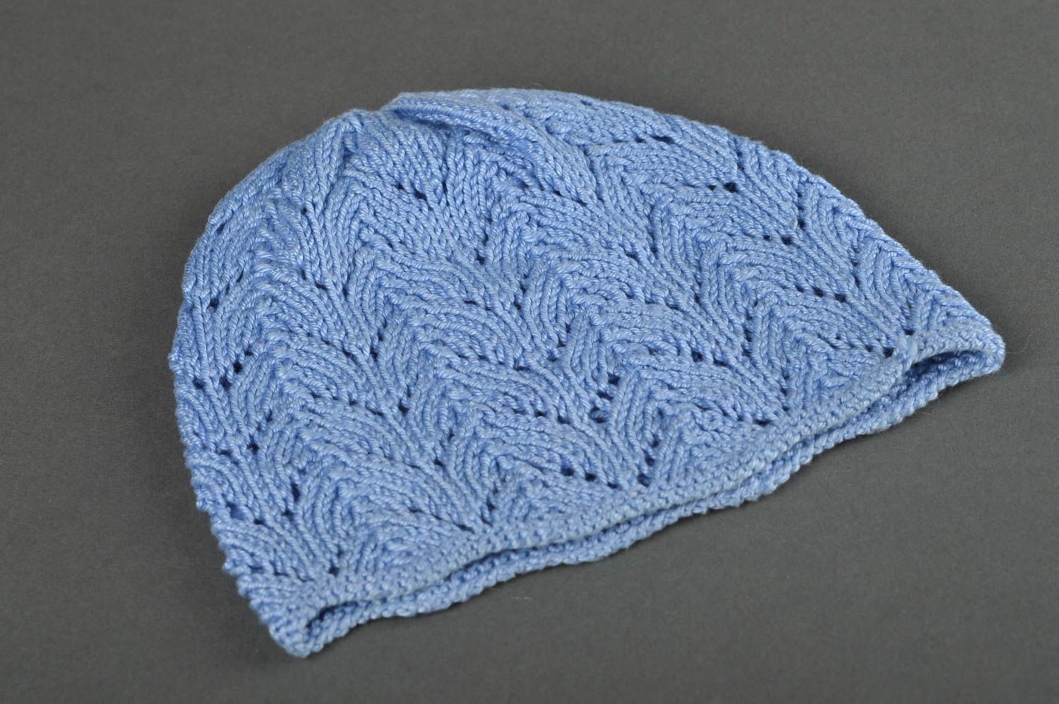 Bonnet chaud fait main Chapeau tricot au crochet bleu design Vêtement enfant photo 2