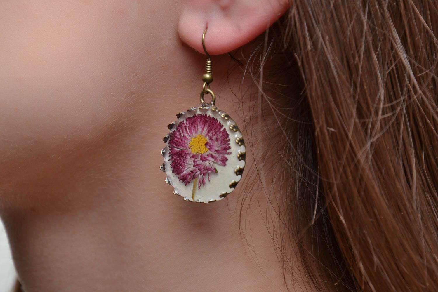 Pendant earrings with real flowers photo 2