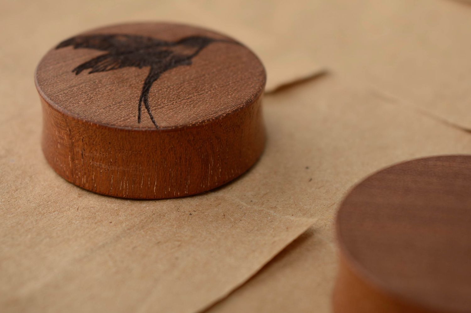 Handmade Plugs aus Holz Kolibri foto 5