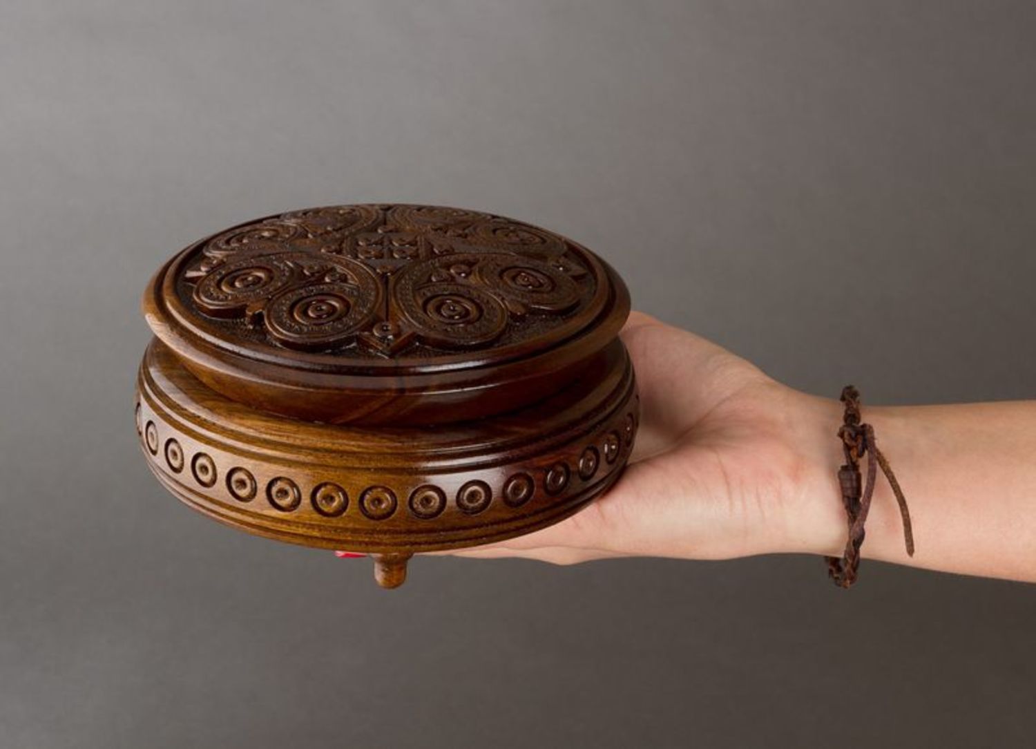 Carved jewelry box with a removable lid photo 5