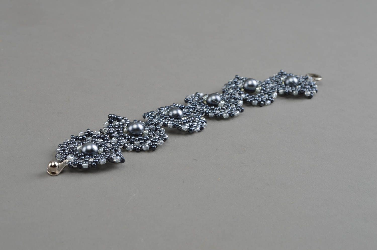 Bracelet en perles de rocaille et perles fantaisie fait main gris Anthracite photo 2