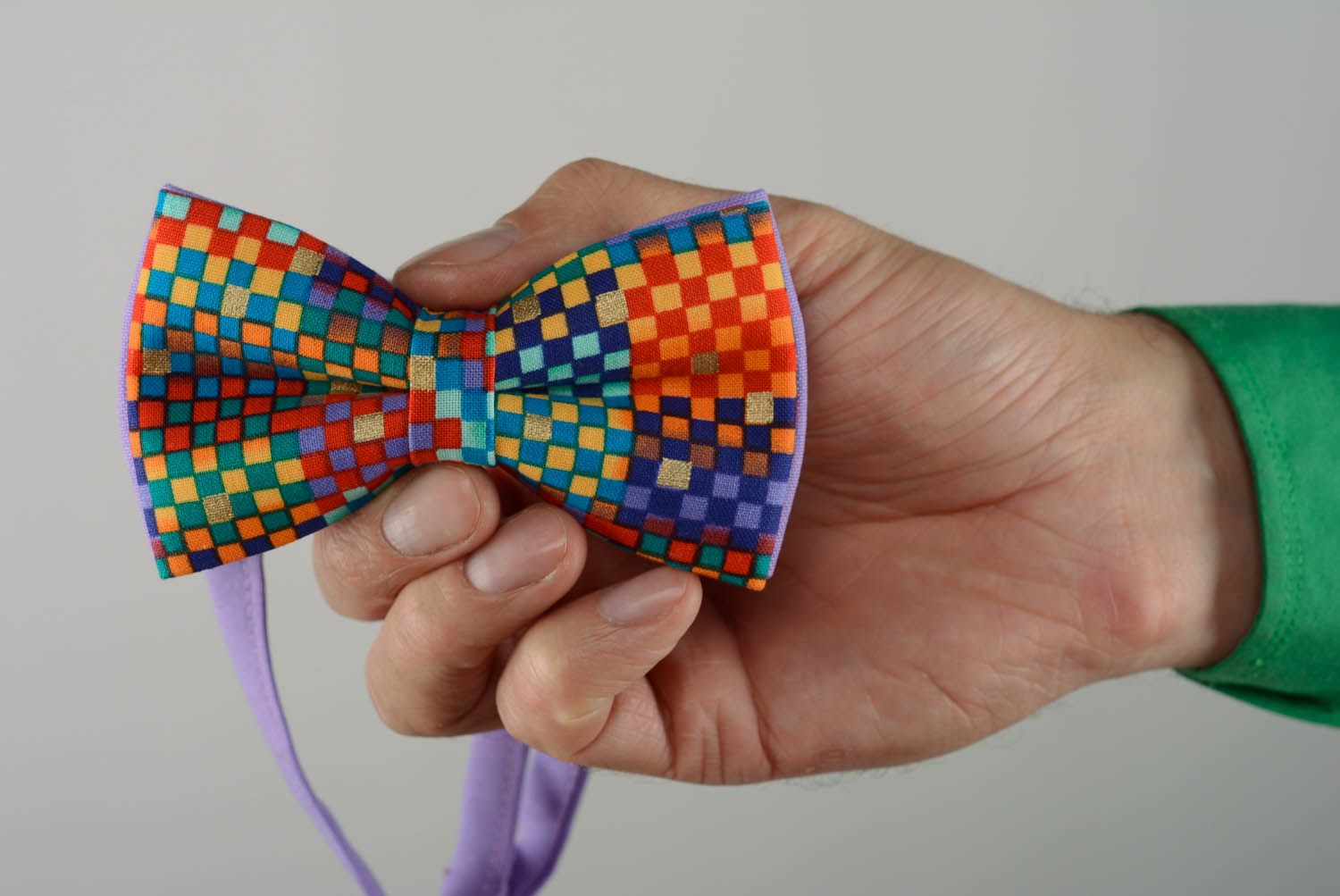 Gravata borboleta costurada de gabardine e algodão Quadrados coloridos foto 5