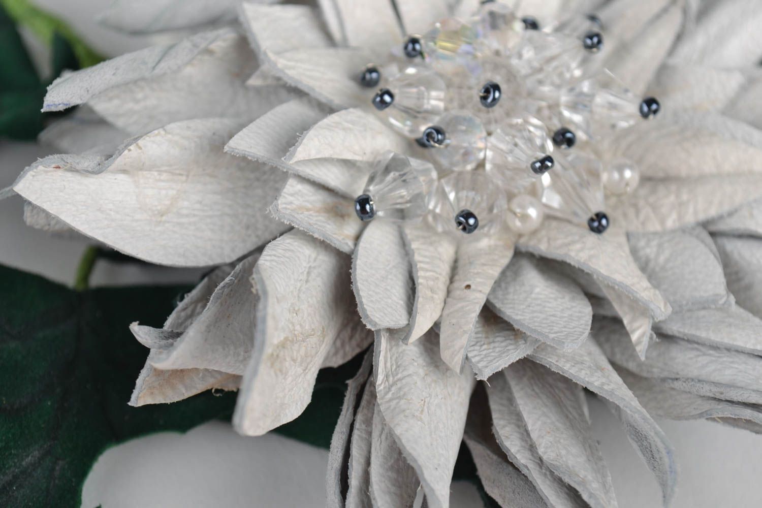 Кожаная брошь цветок аксессуар ручной работы украшение женское оригинальное фото 2