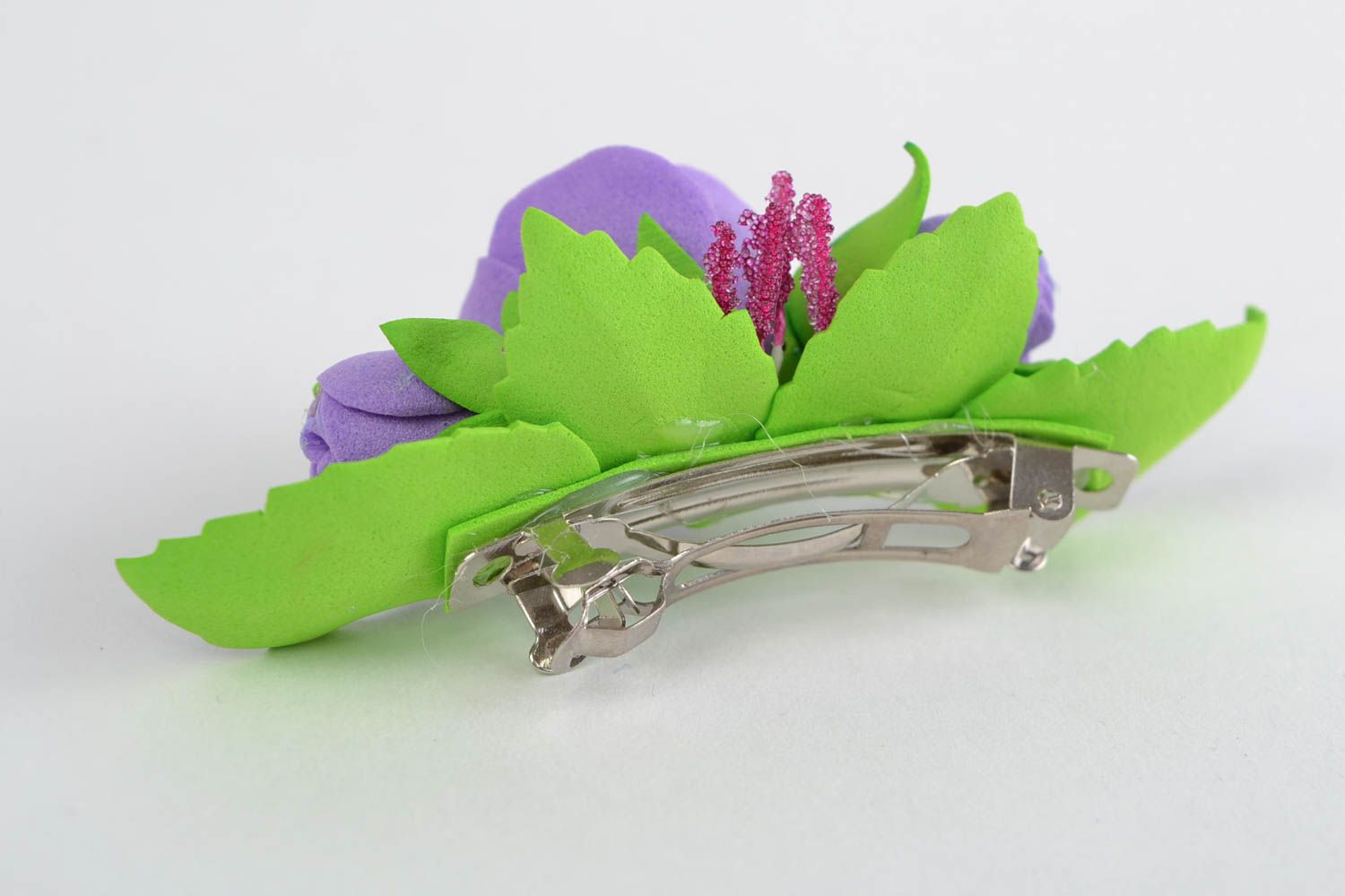 Schöne lila Blumen Haarspange aus Foamiran elegant künstlerische Handarbeit foto 5