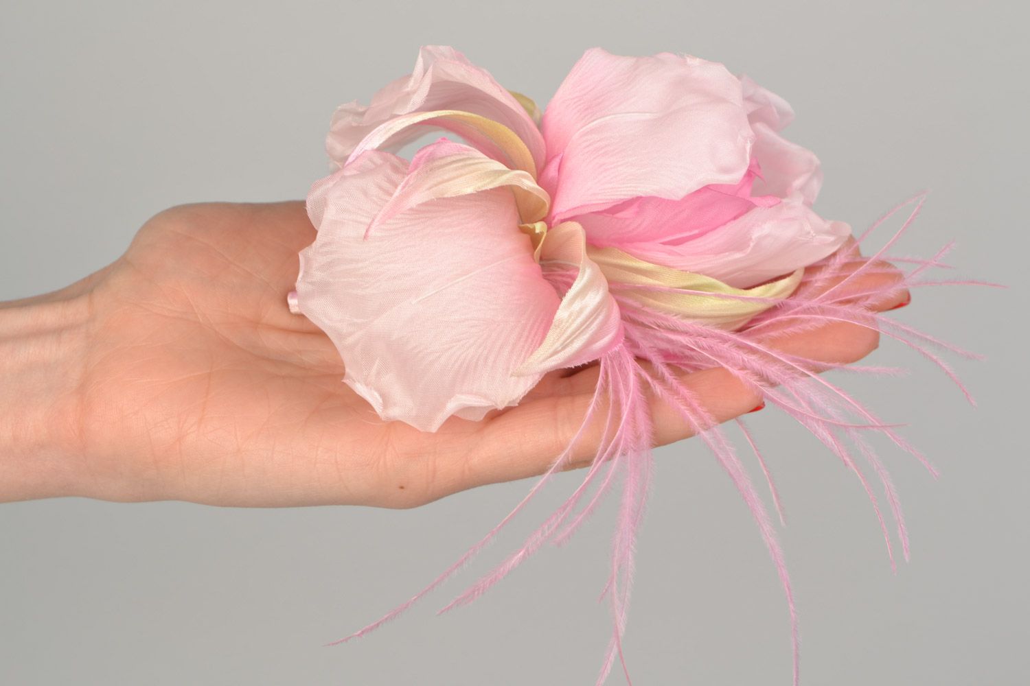 Ирис из японского шелка тканевый цветок для заколки или брошки ручная работа фото 2