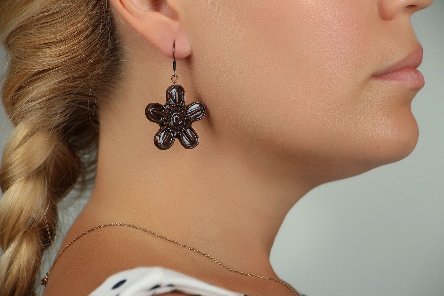 Boucles d'oreilles artisanales en forme des fleurs photo 5