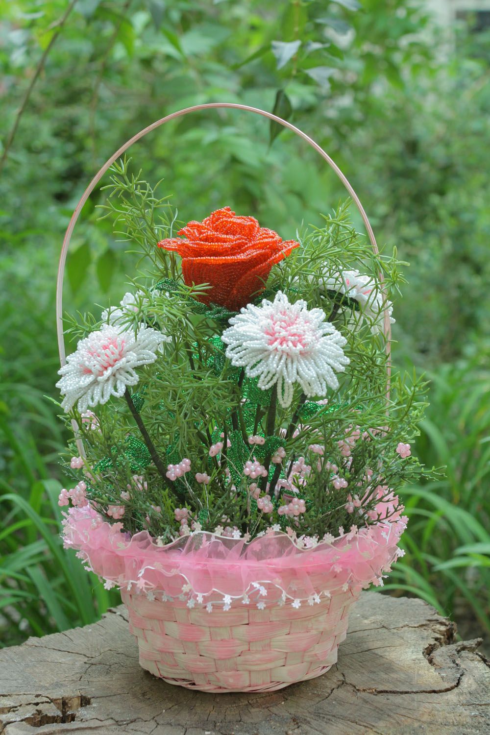 Basket with beaded flowers photo 1
