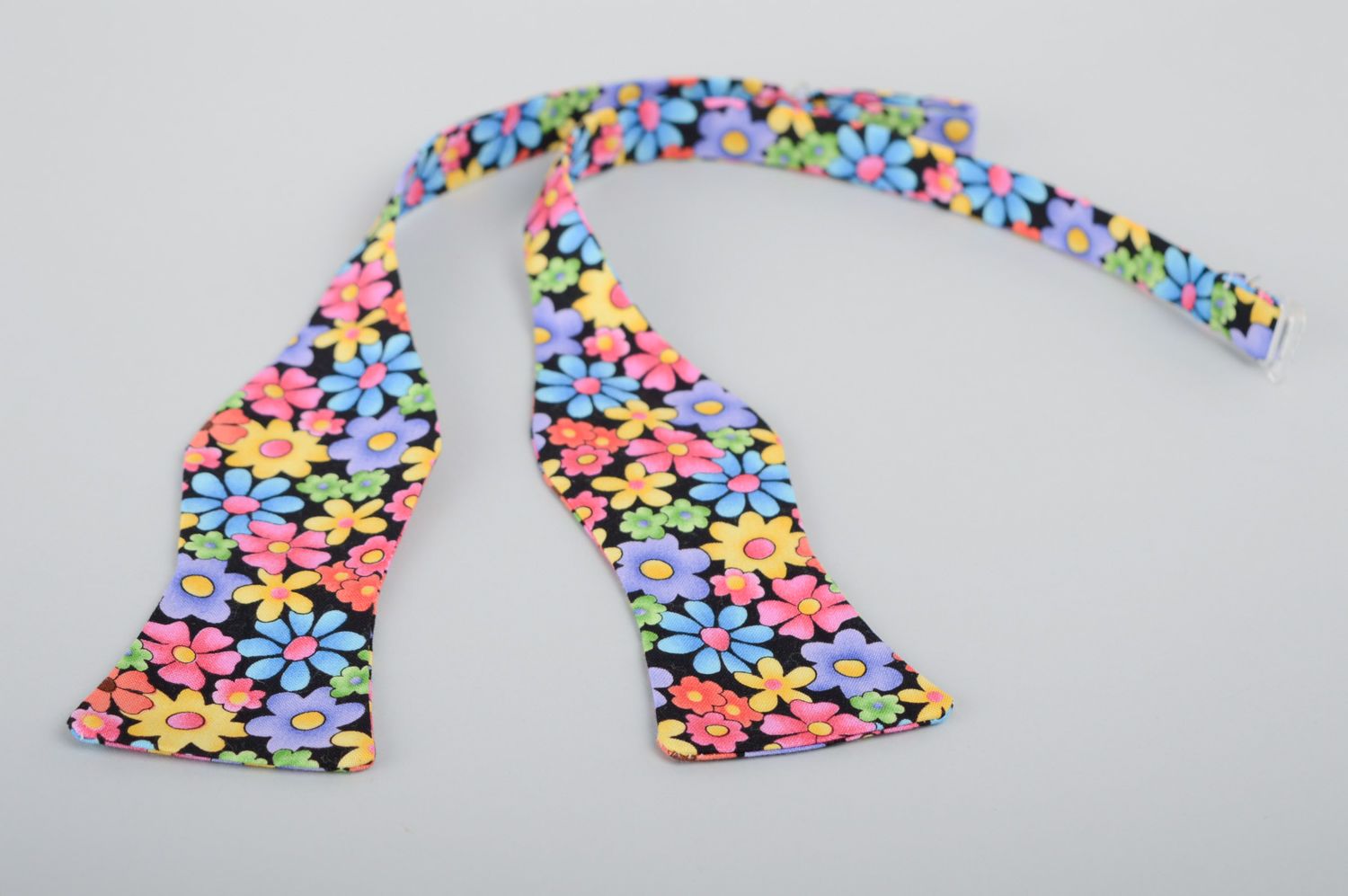 Handmade cotton bow tie with floral print photo 2