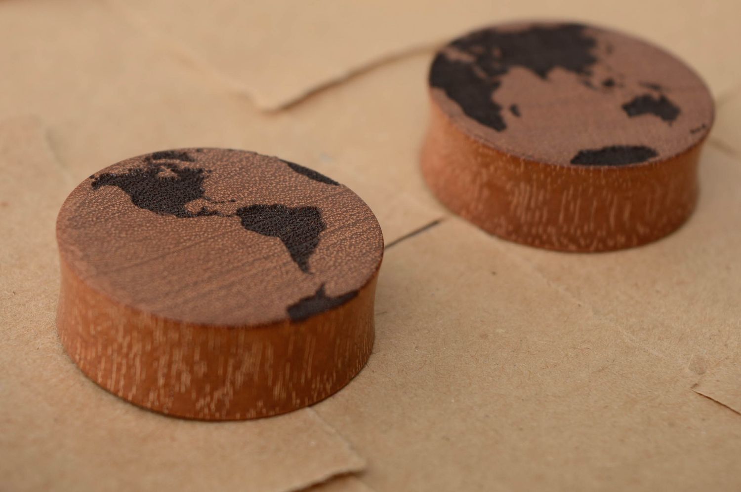 Tapones de madera para orejas Mapa del mundo foto 5