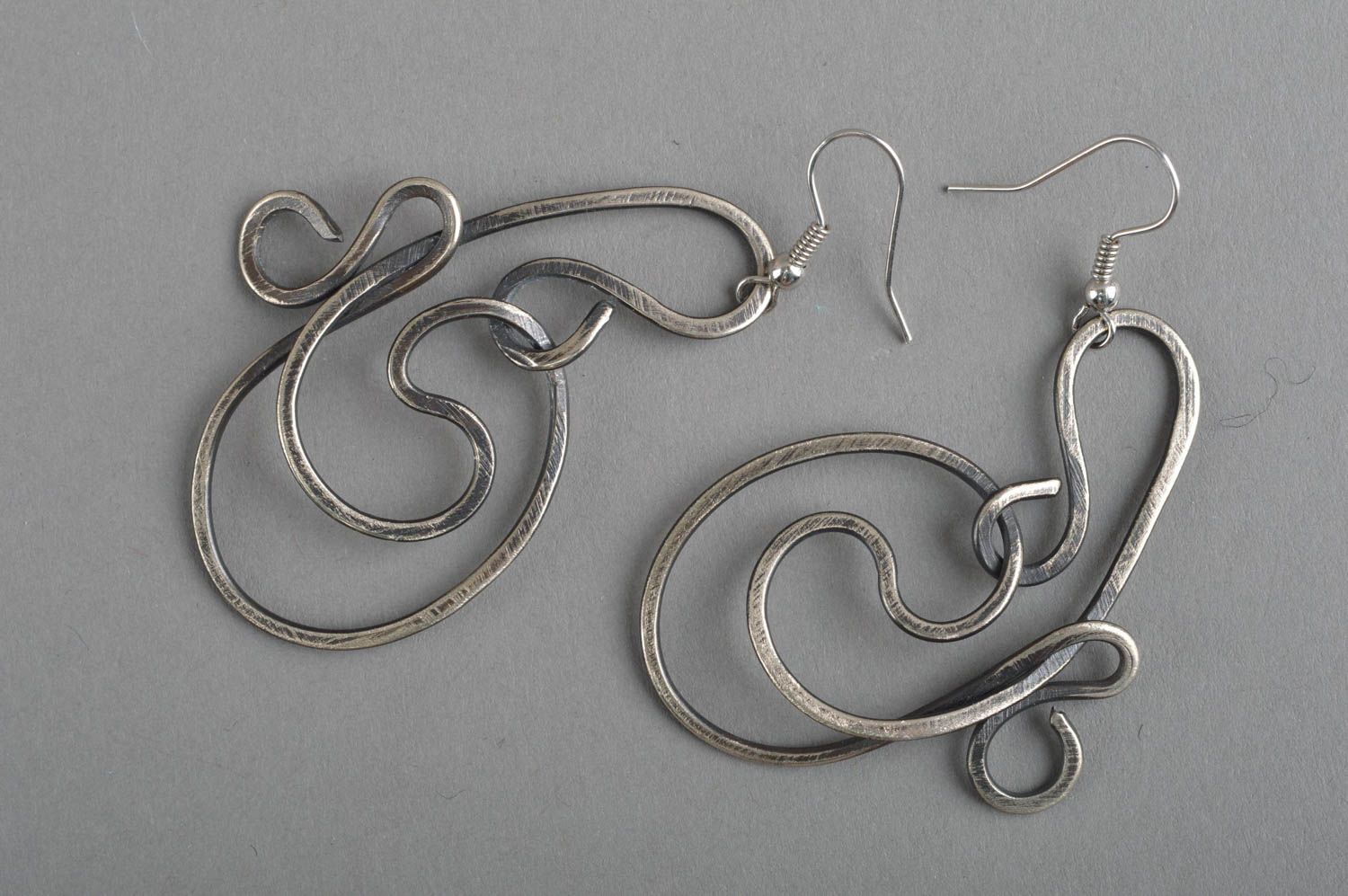 Lange Ohrringe aus Neusilber Designer Schmuck handgemacht geschmiedet  foto 2
