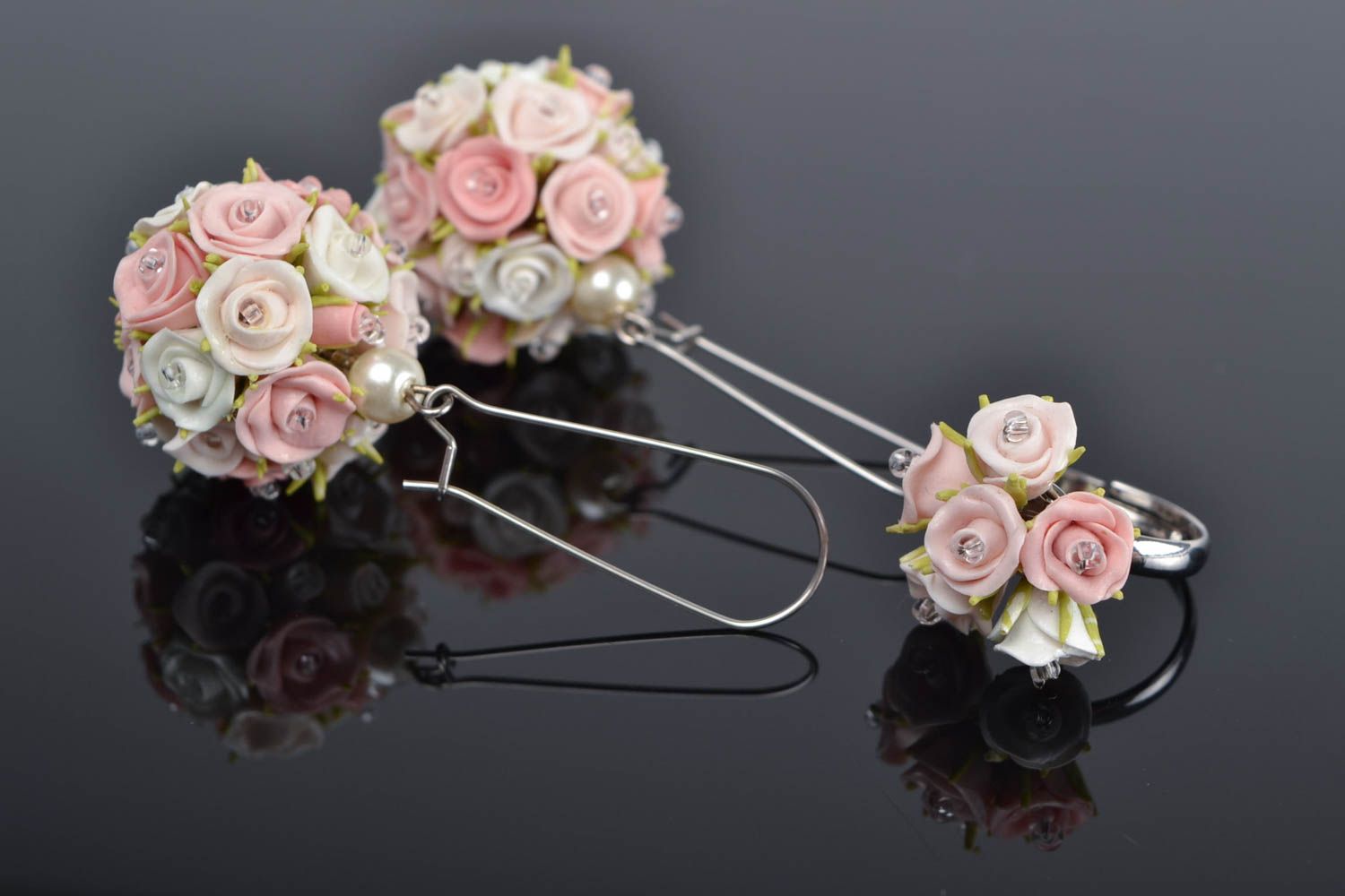 Set de bijoux faits main fleurs en pâte polymère boucles d'oreilles et bague photo 1