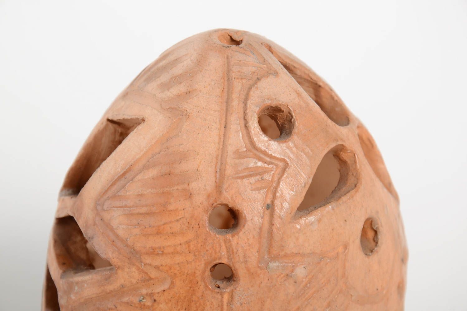 Глиняный подсвечник в форме яйца ручной работы покрытый воском красивый фото 4