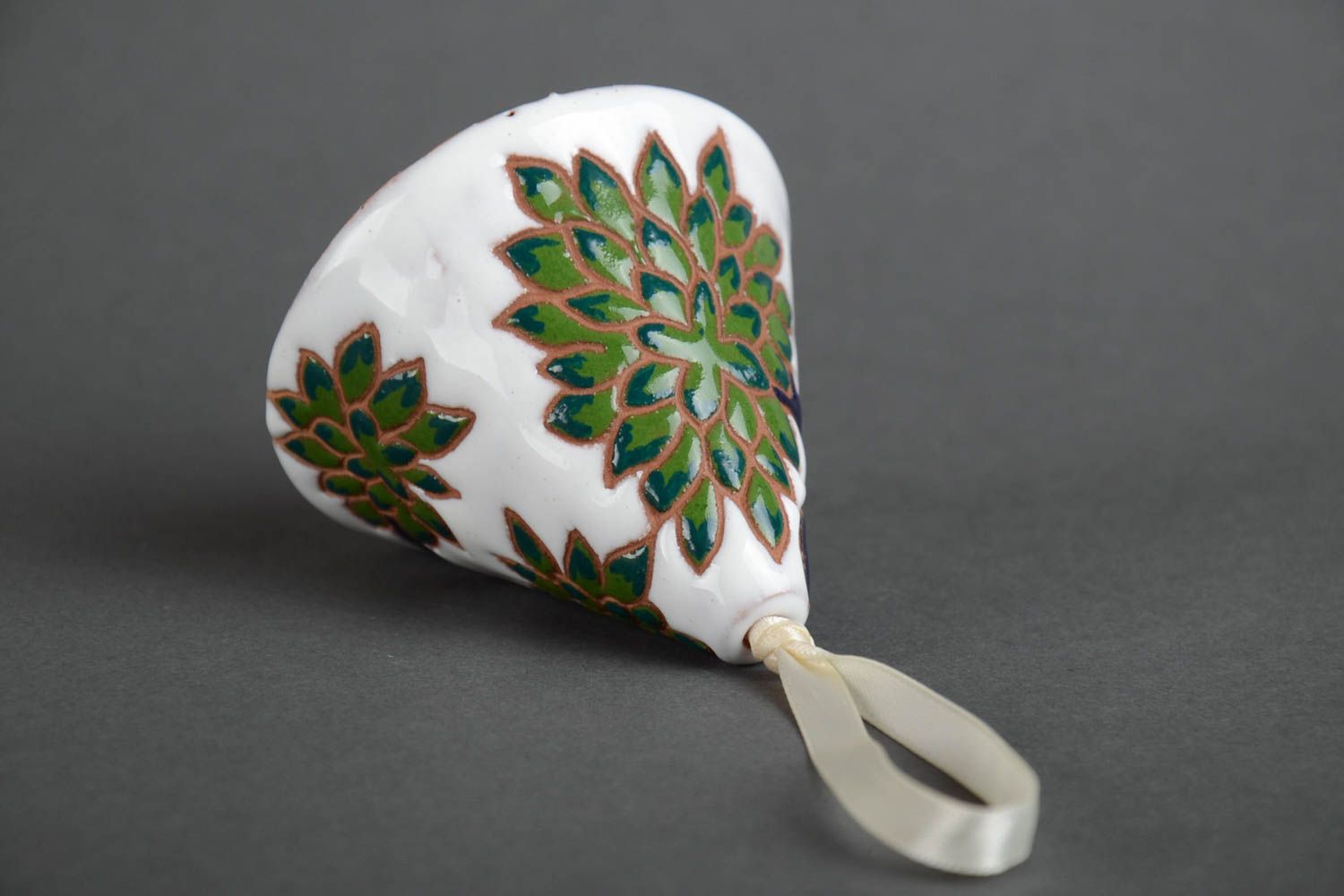 Campana de cerámica hecha a mano hermosa para decoración del hogar foto 4