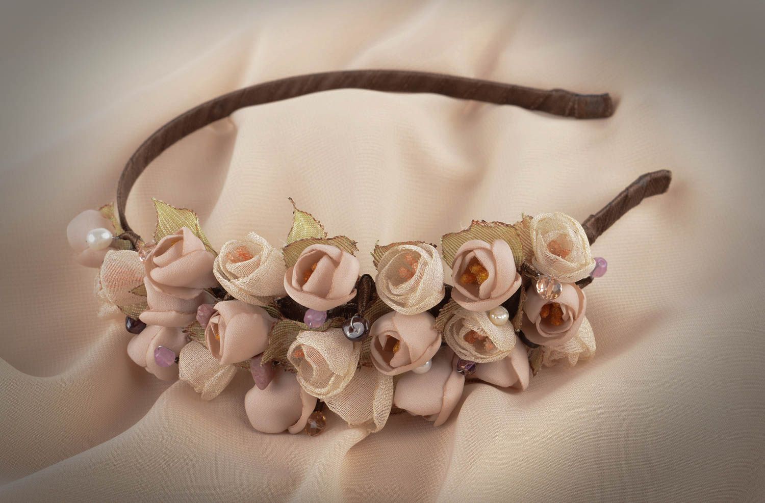 Diadema artesanal con flores beige accesorio para el cabello regalo original foto 1